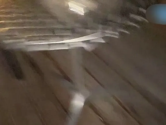 Wenn das Hotelzimmer einen Balkon hat muss ich natürlich auch da pissen