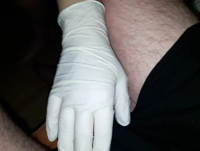 Latex Handjob- Entspannung