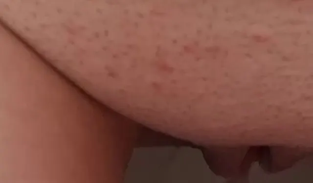 Vorschau aus MILF/Reife Frauen: Camping-Intim: Dirty Talk beim Hemmungslosen Pissen im Wohnwagen