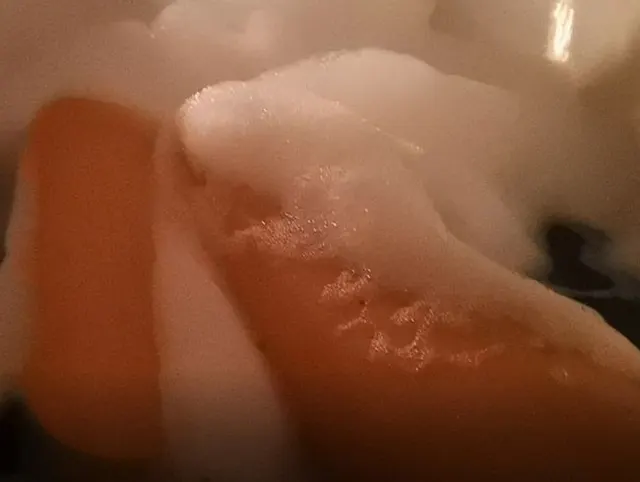 Hilf mir meinen geilen MuschiBusch zu waschen :=)