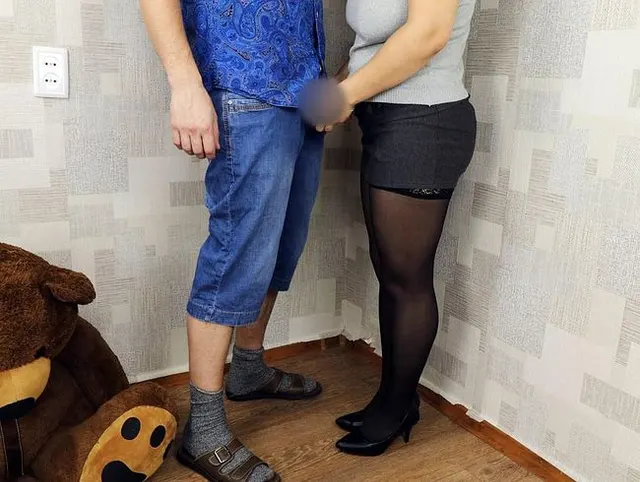 Sekretärin wurde gefickt statt Handjob