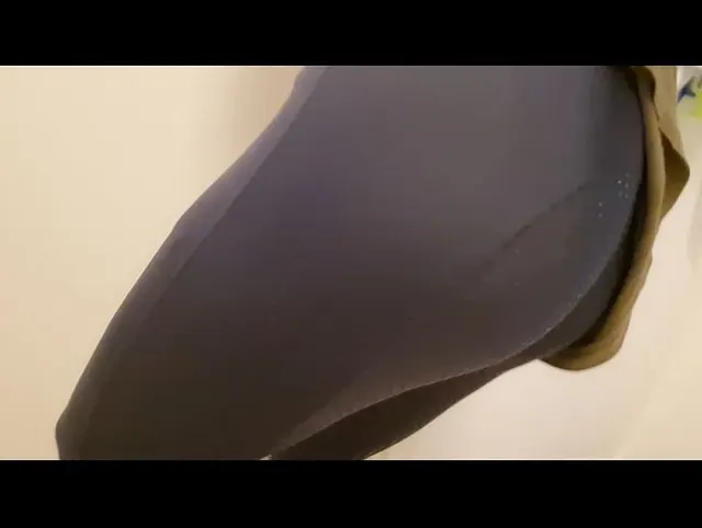Enge Reithose mit geilem Inhalt