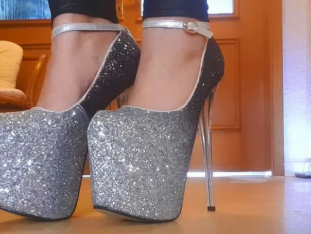 Meine neuen mega hohen High-Heels ;-)