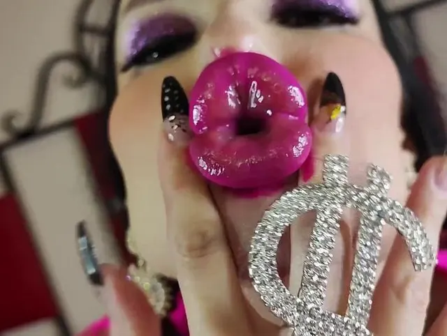 Ahegao Bimbo Lippenfetisch GOONING