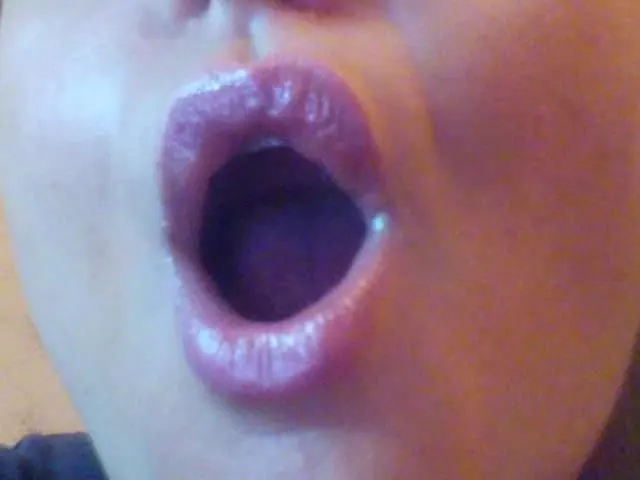Sperma auf meinen Mund und mein Gesicht