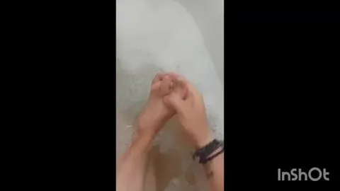 Füße im Wasser waschen + Voice - Barefoot Watching ??