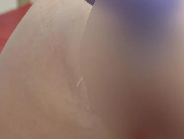 Bocciakugel im Arsch versenkt bringt mehrere geile Orgasmen. Ganz nah dran